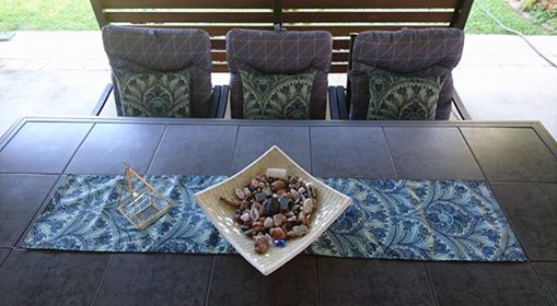Roz custom order table runner set